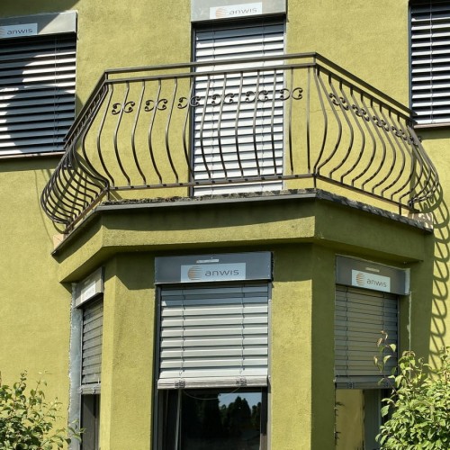 Żaluzja fasadowa podtynkowa Solibox Z90 w elewacji. rozm. 153x260 cm